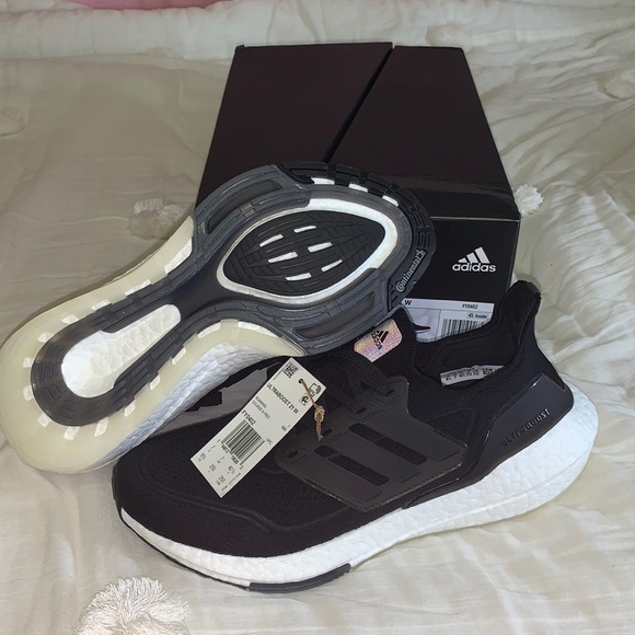 COPY - Adidas Women’s Ultraboost 21! US 8.5 NWT! - Picture 3 of 5